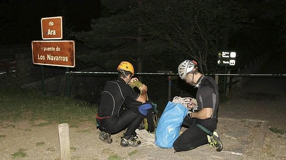 Llegan a Málaga los cuerpos de la pareja de barranquistas de Málaga fallecida en Huesca