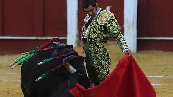 Retazos de buen toreo y fracaso ganadero