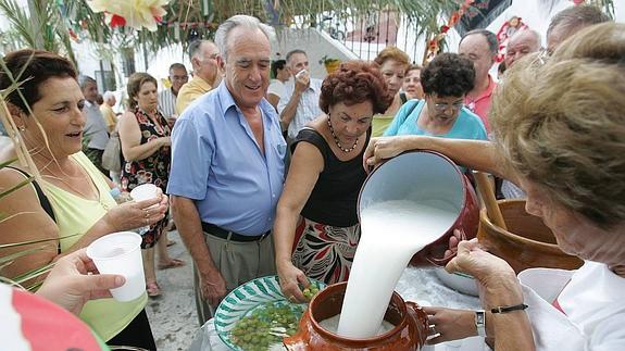 Almáchar celebra este sábado su Fiesta del Ajoblanco