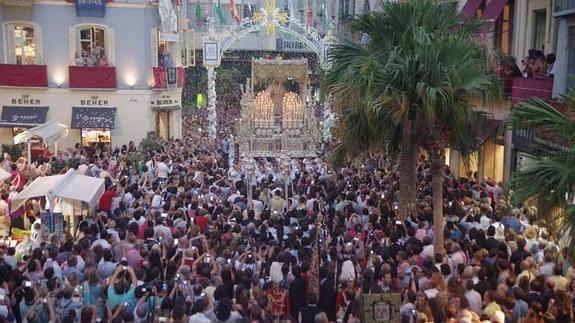 Directo | Triunfal procesión de la Virgen del Rocío tras su coronación