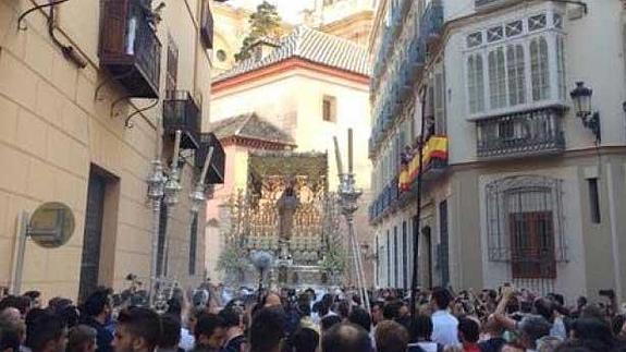 Triunfal procesión de la Virgen del Rocío tras su coronación