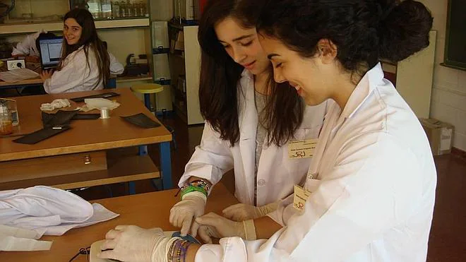 Tres malagueñas representan a España en un foro europeo de jóvenes científicos