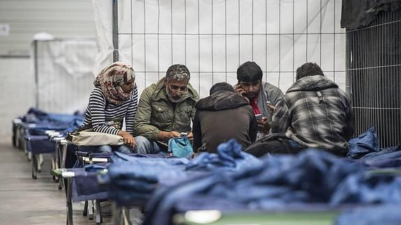 Avalancha de malagueños que ofrecen su ayuda a los refugiados