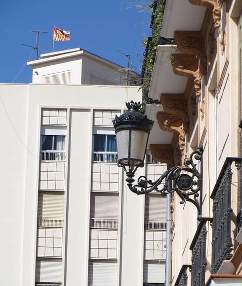 ¿Y esa bandera que ondea sobre la Tribuna de los Pobres?