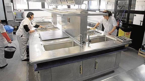 La Cónsula aplaza su apertura por la falta de suministro de productos frescos