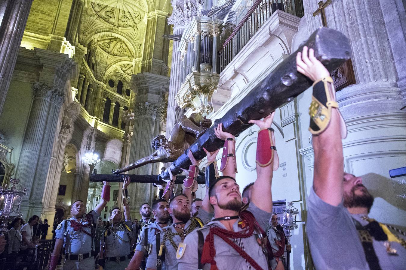 Mena hace historia en el traslado de sus imágenes a la Catedral por su centenario