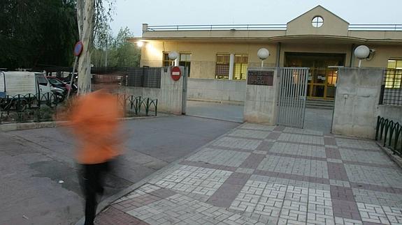 Detienen a una mujer acusada de utilizar a su sobrina discapacitada para vender droga