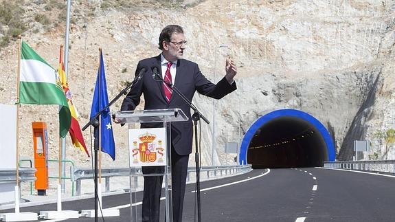 Rajoy inaugura el último tramo de la A-7 que une Málaga, Granada y Almería