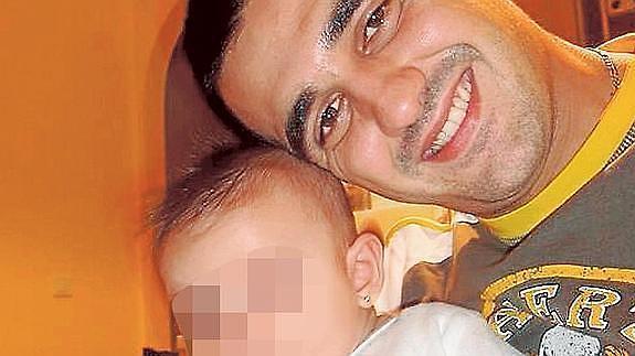 En busca y captura la expareja del fuengiroleño asesinado en Argentina cuanto iba a recuperar a su hija