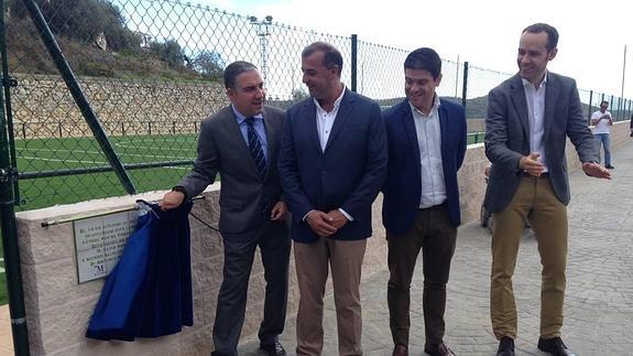 Invierten 120.000 euros en la instalación de césped artificial en el campo de fútbol de Moclinejo