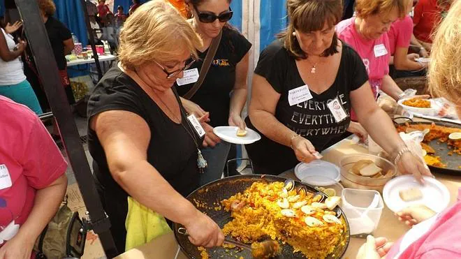 Paella con sabor solidario en Rincón de la Victoria