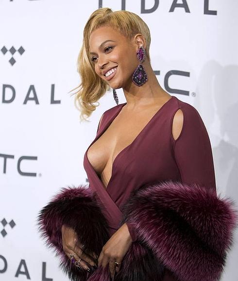 El vídeo del enfado de Beyoncé con su asistenta por recolocarle el escote ve la luz