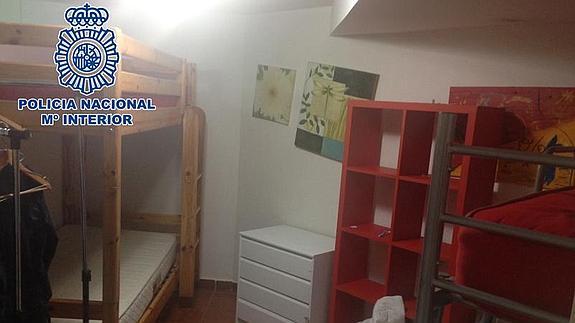 Detenidos un matrimonio y su hijo acusados de explotar sexualmente a nueve mujeres