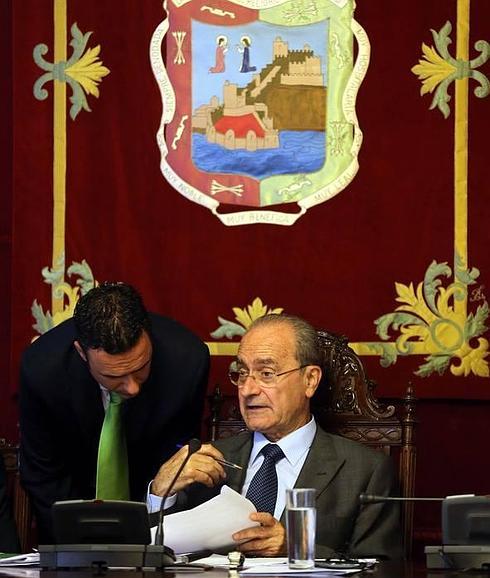 La oposición acuerda reprobar al alcalde por el 'dedazo' a Raúl López