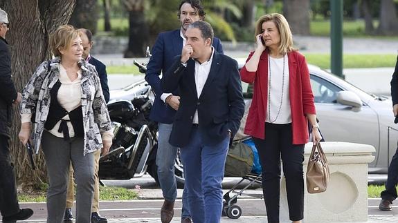 Báñez insta a las bases del PP a salir a la calle a defender "la hoja de servicios" del Gobierno