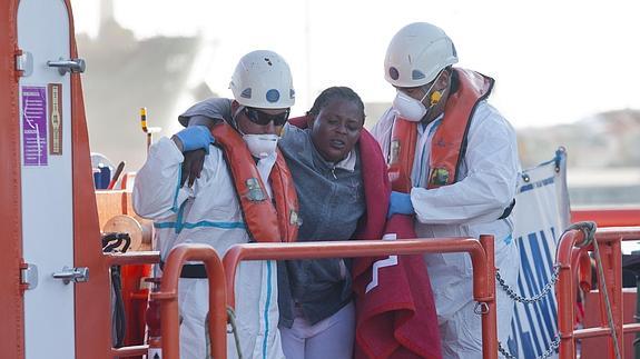 Salvamento Marítimo da por concluida de manera indefinida la búsqueda de los inmigrantes desaparecidos