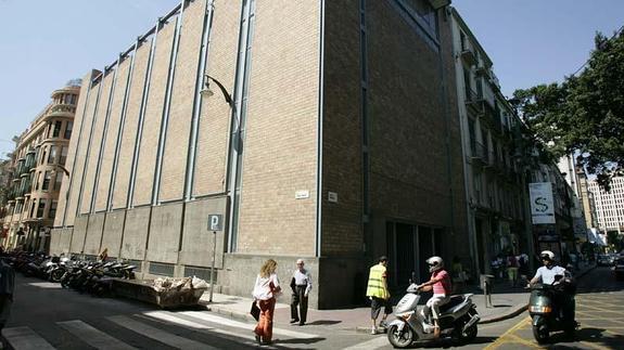 Un hombre entra en la iglesia de Stella Maris y propina dos puñetazos a un cura en el confesionario