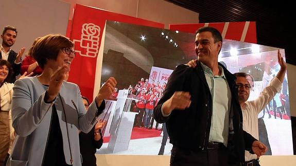 Pedro Sánchez enarbola en Málaga la bandera de las políticas sociales