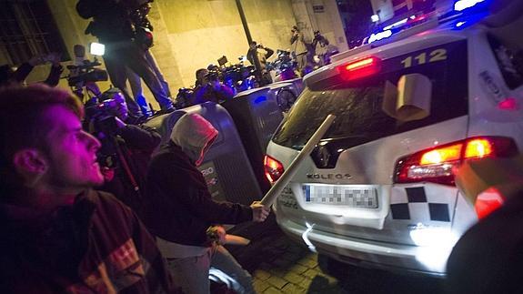 Condenan a cinco años de prisión a un malagueño por una protesta en el Congreso