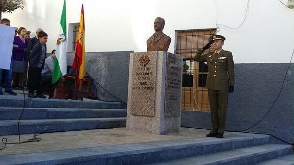 El Burgo rinde homenaje al Comandante Benítez