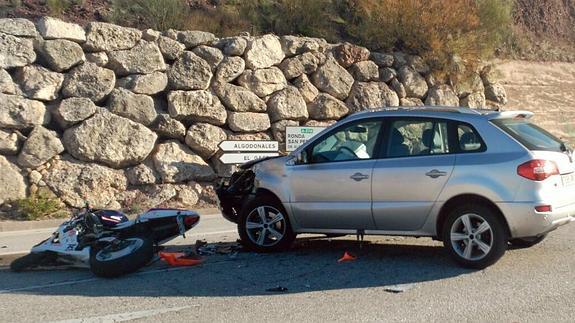Fallece un motorista de 34 años al chocar con un coche en Montecorto