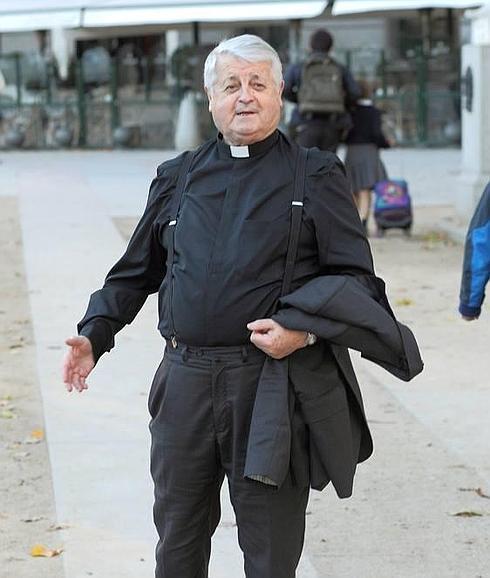 Luiz de Lezama: «Al verme ante la Policía, algunos gritaron:‘¡Un cura con huevos!’»