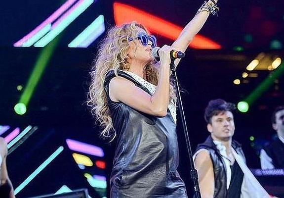 Paulina Rubio ya no esconde su embarazo