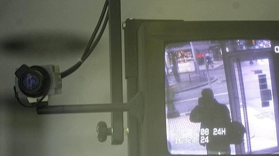 Graba las partes íntimas de decenas de mujeres en tiendas y centros comerciales de Málaga