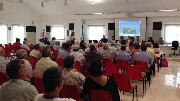 Agricultores se unen para llevar agua de Iznájar y el Guadalhorce a sus cultivos
