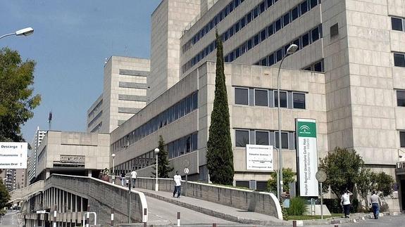 Un fuego en un piso destapa un caso de supuesto abandono a una niña de 4 años en Málaga