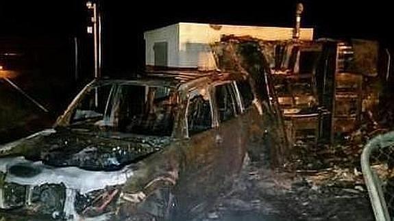 Narcotraficantes sabotean una estación del SIVE con un "todoterreno molotov" en Conil de la Frontera