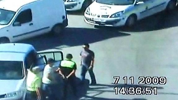 La fiscal pide la condena de cinco policías locales de Mijas por traficar con droga de uniforme y en patrullas