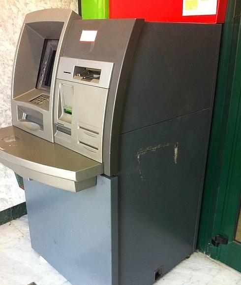 Detenidos un padre y su hijo por intentar robar un cajero con una sierra en un permiso carcelario