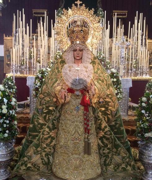 Besamanos de la Virgen de la Esperanza por su festividad