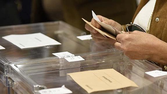 Almargen prolongará ocho minutos la votación al haberle faltado papeletas de un partido