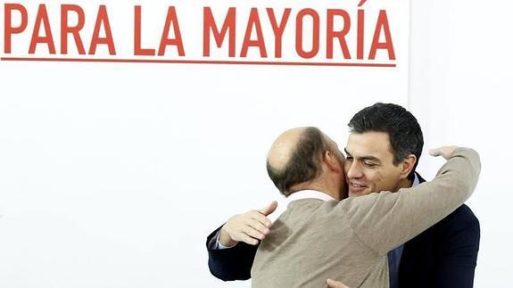 Pedro Sánchez se reúne mañana con los barones socialistas para intentar pactar una resolución