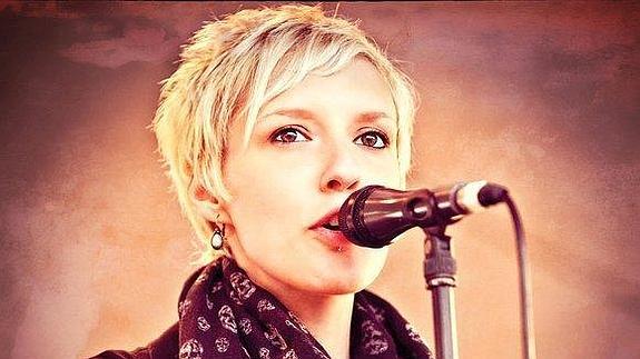 Laura Croix despierta del coma y se convierte en 'el milagro de Bataclan'