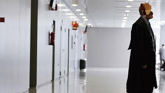 Condenado un procurador a cuatro años por estafar 65.000 euros a una cliente