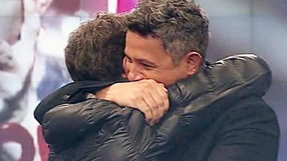 Alejandro Sanz arropa en directo a Pablo Motos tras la muerte de su padre