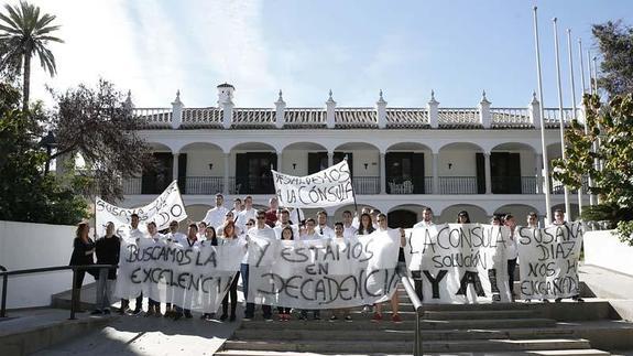 Empleo se compromete a regularizar La Cónsula y La Fonda antes de febrero