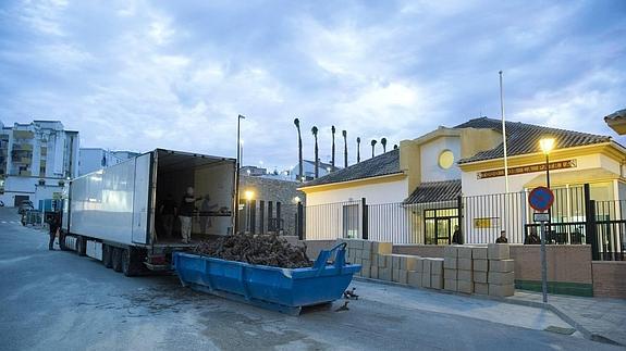 Interceptan un tráiler con un millón de euros en marihuana oculta entre cepas de viñas