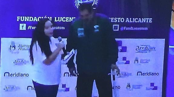 Paco Aurioles, un técnico con muleta en el Clínicas Rincón