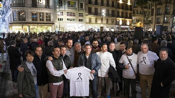 Cientos de personas se concentran en Málaga en apoyo de La Cónsula