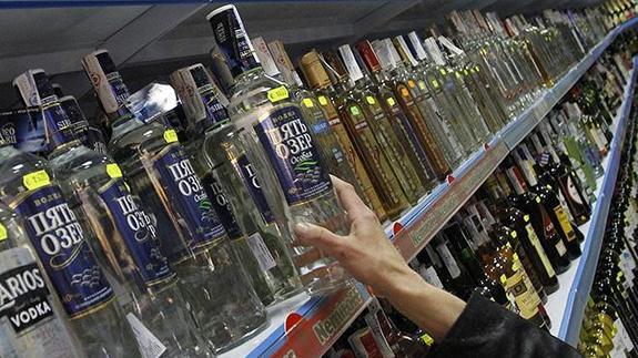 Detenido por romperle un palo en la cabeza a una tendera que se negó a venderle alcohol