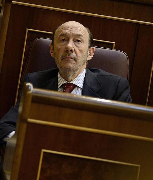 Rubalcaba acusa a Iglesias de "insultar gravemente" al PSOE