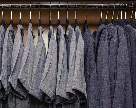 ¿Por qué Mark Zuckerberg viste siempre con una camiseta gris?