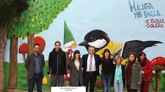 Un graffiti transforma el Parque de Vistafranca en un "bosque mágico"