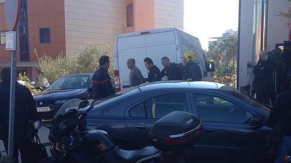 Amenaza con quemarse a lo bonzo en Málaga al embargarle 300 euros de la pensión