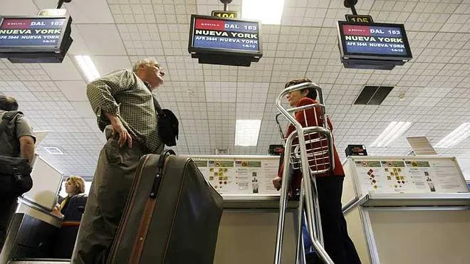 Una pelea a puñetazos entre dos azafatas obliga al aterrizaje de un vuelo Los Ángeles-Minneapolis