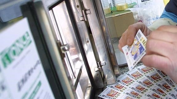 La ONCE reparte 140.000 euros en la capital malagueña y en Guaro